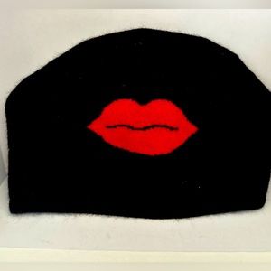 Portolano black cashmere lips 👄 hat
Style 48933HB
Color black and cherry red